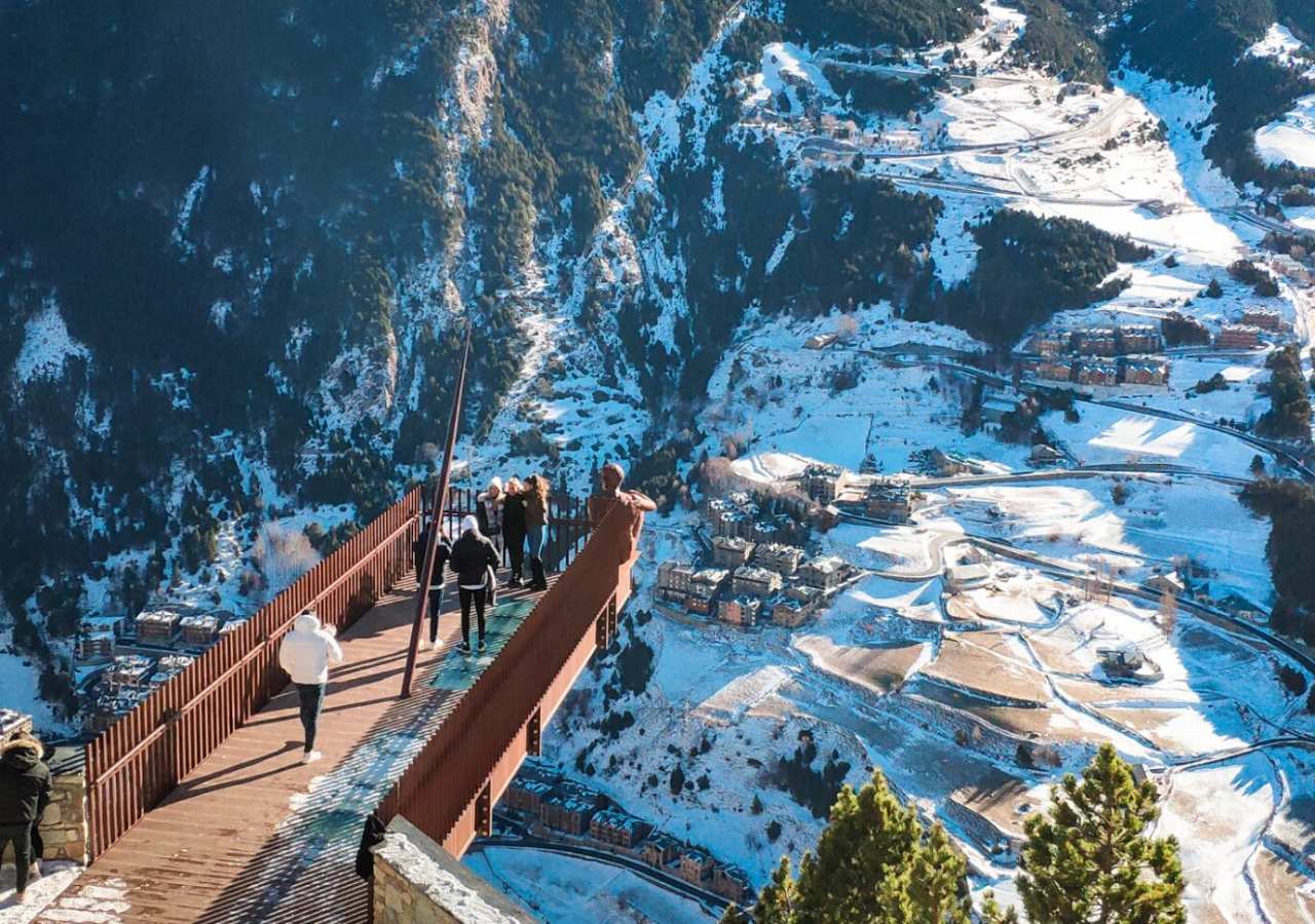 Excursión de un día a Andorra desde Barcelona | Naturaleza, Cultura y Compras