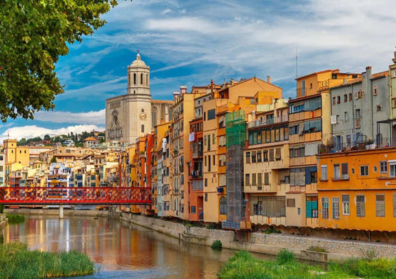 Girona y el museo Dalí: excursión de un día desde Barcelona