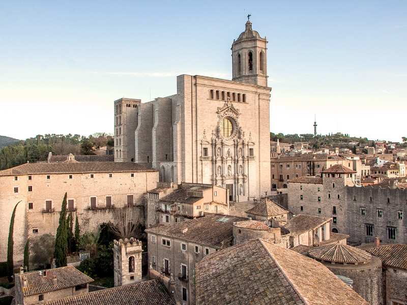 Photo: Girona y Besalú