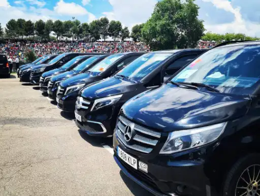 Transfers Group proporciona automóviles elegantes, limpios y técnicamente correctos